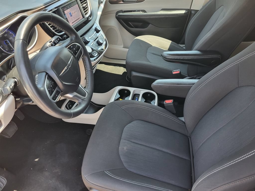 Used 2023 Chrysler Voyager LX FWD image 14