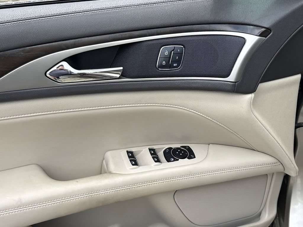 Used 2017 Lincoln MKZ Reserve FWD image 17