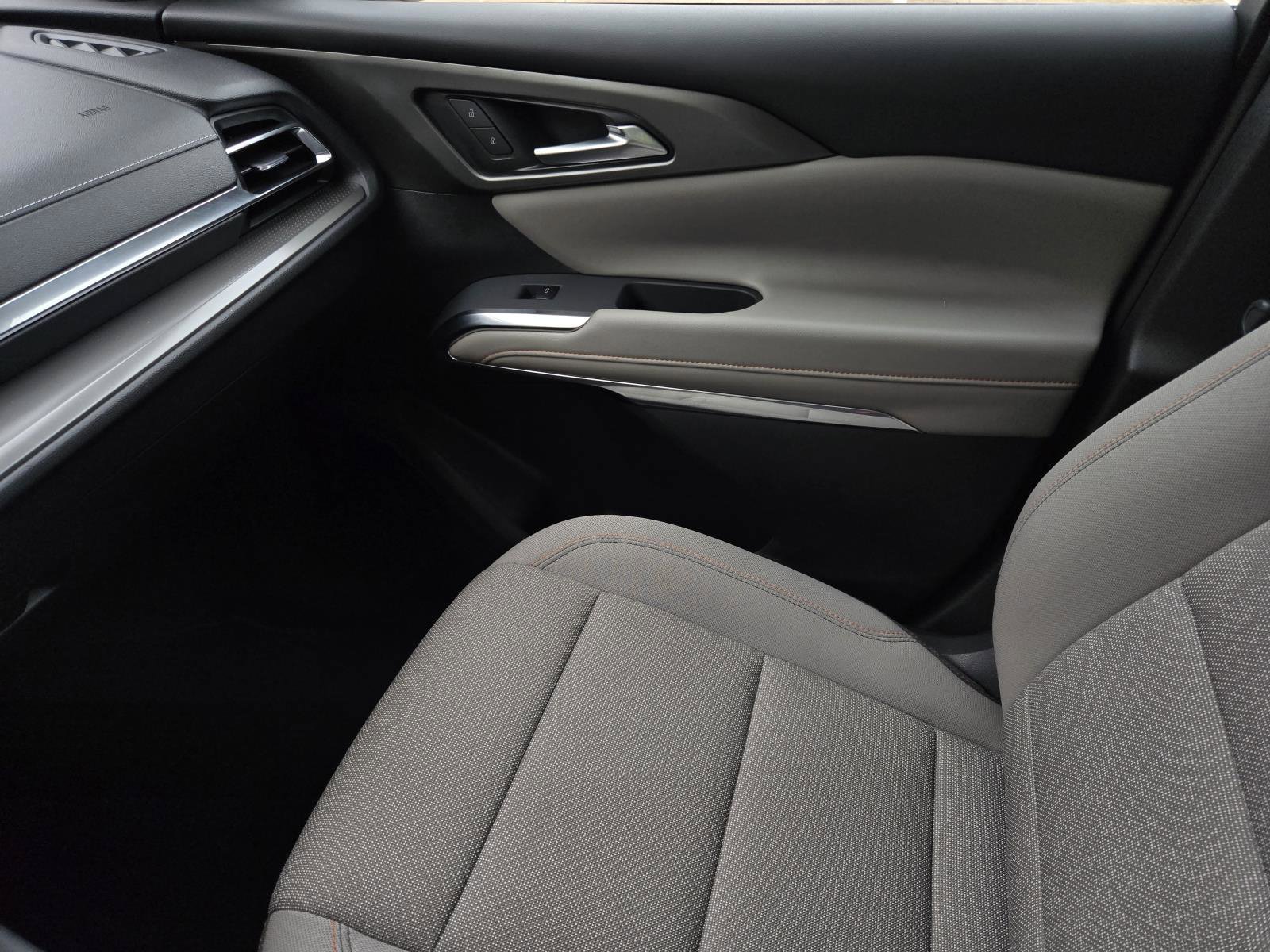 Used 2026 Chevrolet Traverse LT w/ Driver Confidence Package FWD image 30