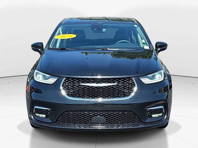 Used 2024 Chrysler Pacifica Touring-L FWD image 8