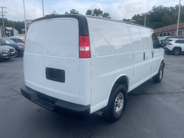 Used 2021 Chevrolet Express 3500 w/ Driver Convenience Package RWD image 5