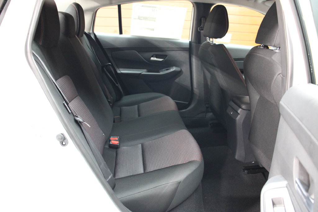New 2027 Nissan Sentra SR w/ Floor Mat Package FWD image 9