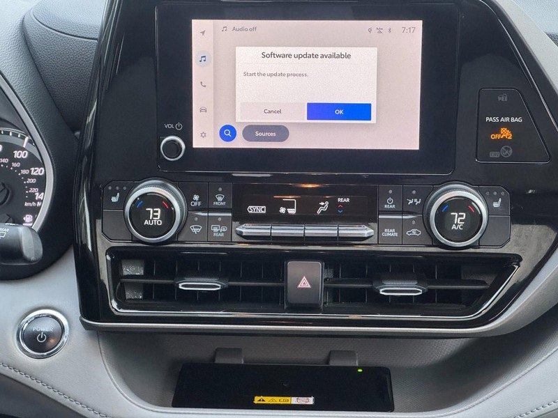 Used 2023 Toyota Highlander XLE image 13