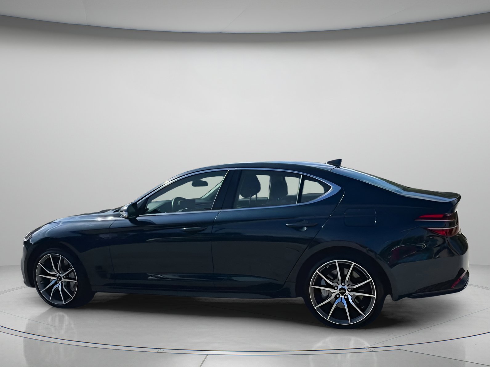 Used 2025 Genesis G70 2.5T image 18