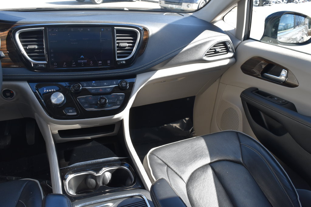 Used 2023 Chrysler Pacifica Limited FWD image 13