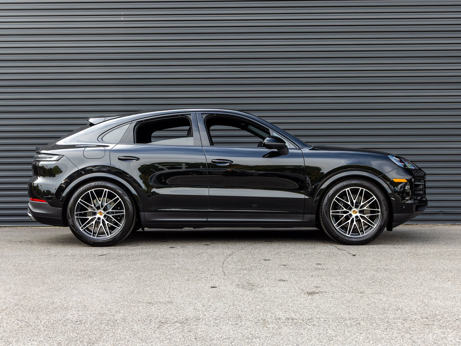 New 2026 Porsche Cayenne Coupe AWD/4WD image 8