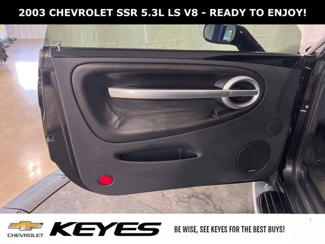 Used 2003 Chevrolet SSR w/ Preferred Equipment Group image 4