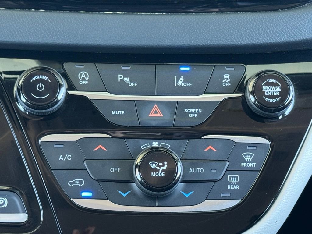 Used 2023 Chrysler Pacifica Touring-L image 24