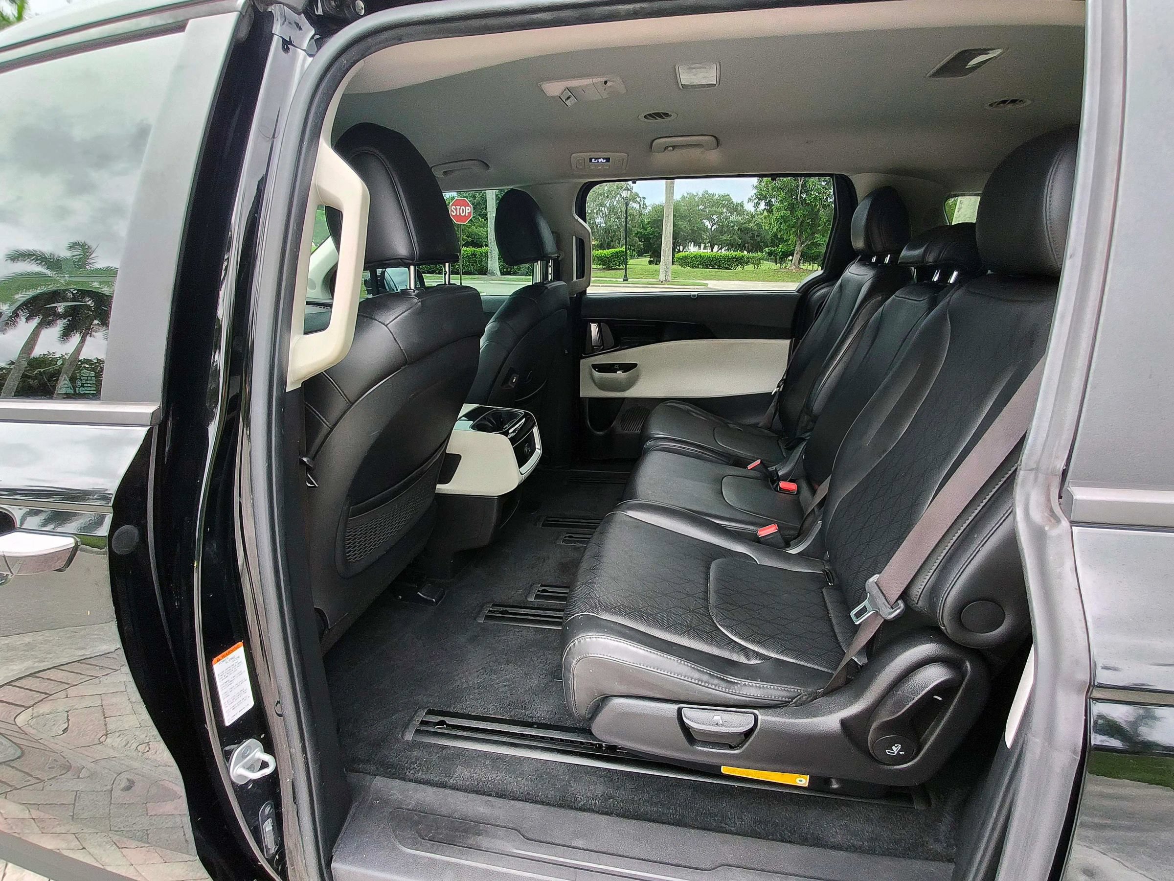 Used 2022 Kia Carnival EX FWD image 13