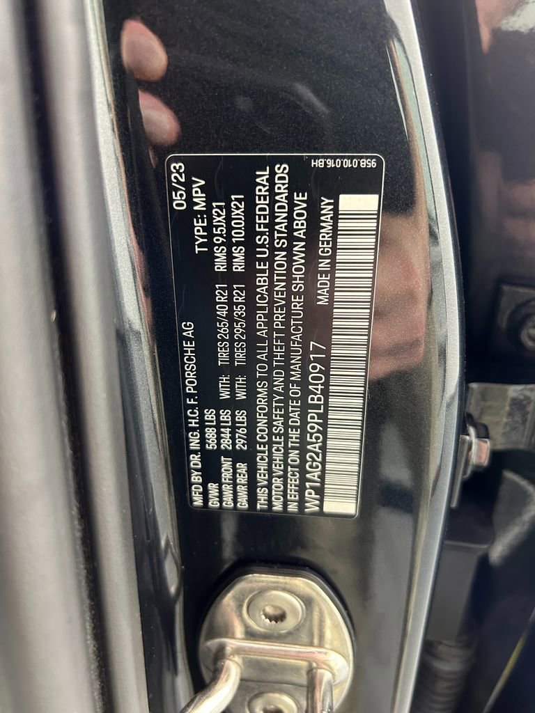 Certified 2023 Porsche Macan S AWD/4WD image 31