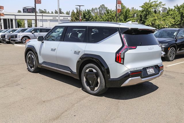 Used 2024 Kia EV9 Land AWD/4WD image 2