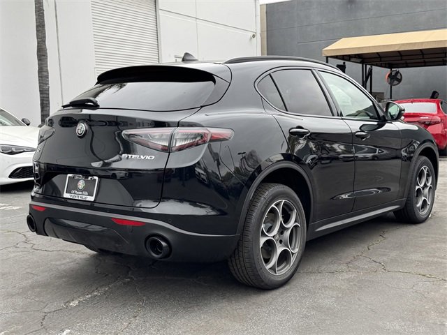 New 2025 Alfa Romeo Stelvio Sprint image 6