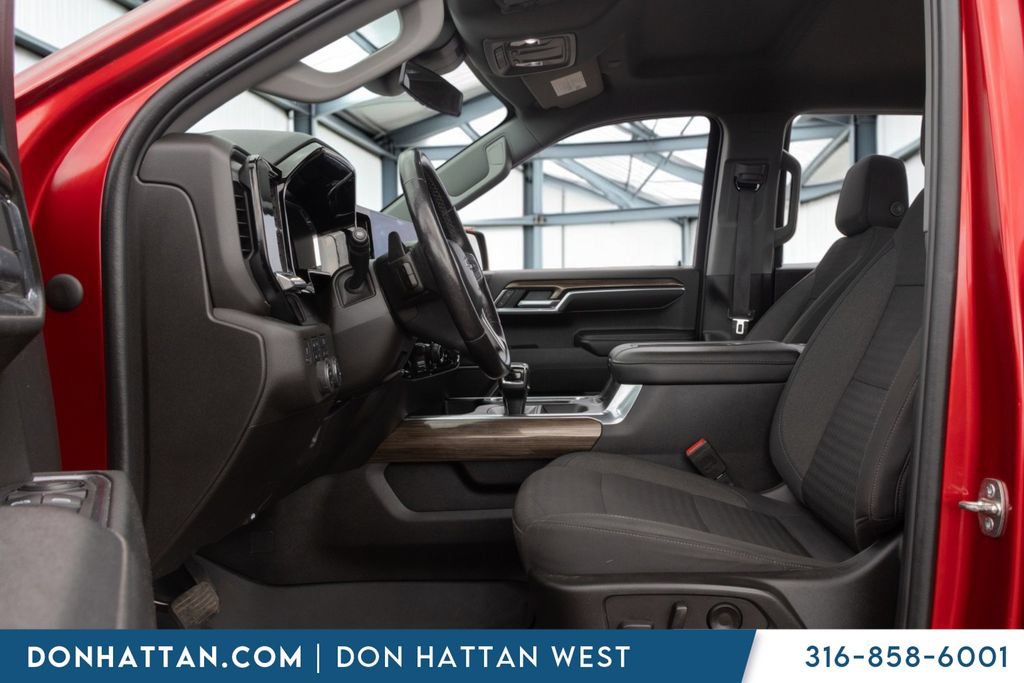 Used 2022 Chevrolet Silverado 1500 RST w/ Z71 Off-Road Package AWD/4WD image 4