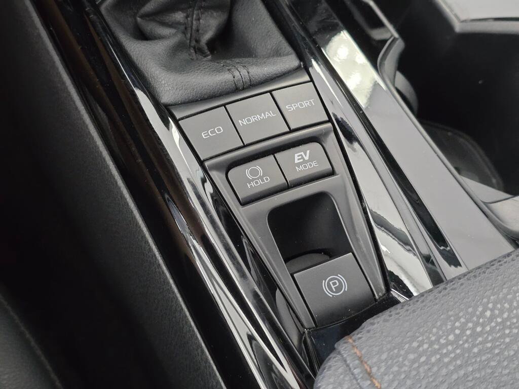 Used 2025 Toyota Camry XLE FWD image 36