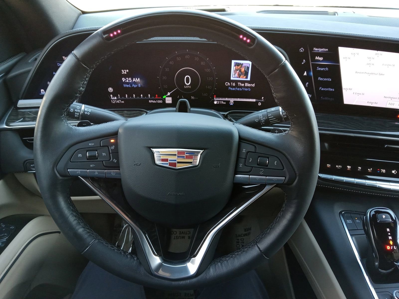 Used 2024 Cadillac Escalade ESV Premium Luxury AWD/4WD image 13