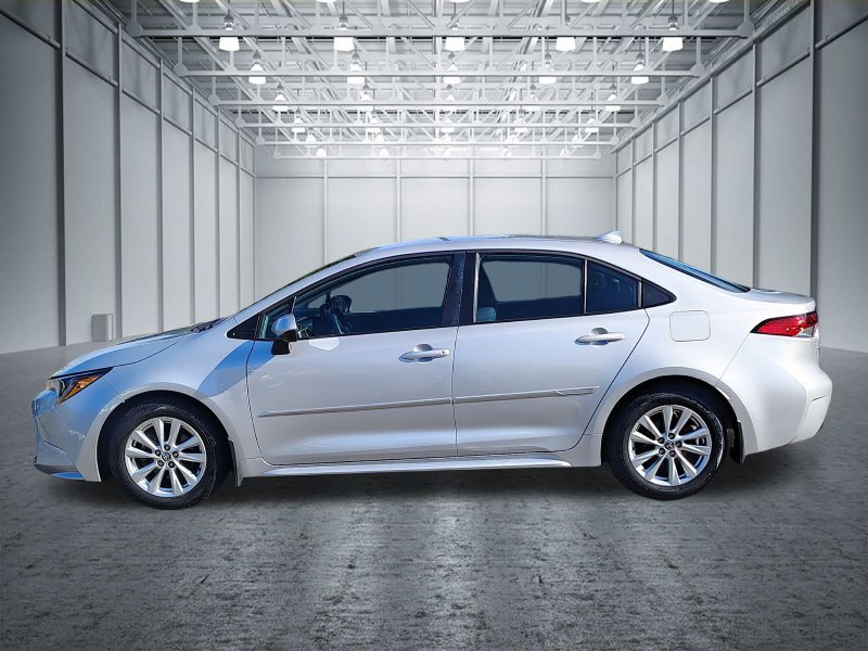 Used 2025 Toyota Corolla LE w/ LE Premium Package FWD image 13