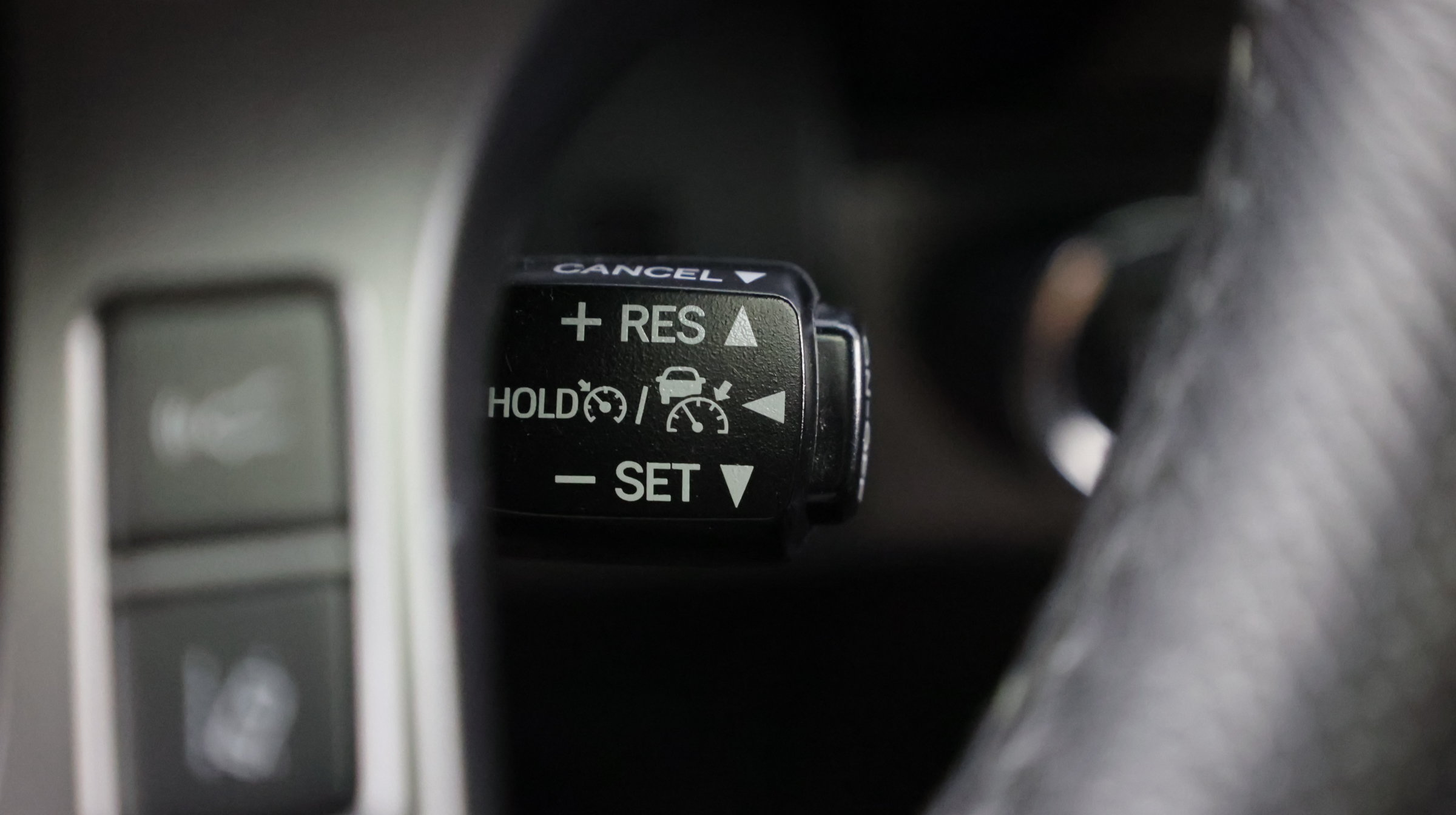 Used 2018 Toyota Tacoma TRD Sport AWD/4WD image 31
