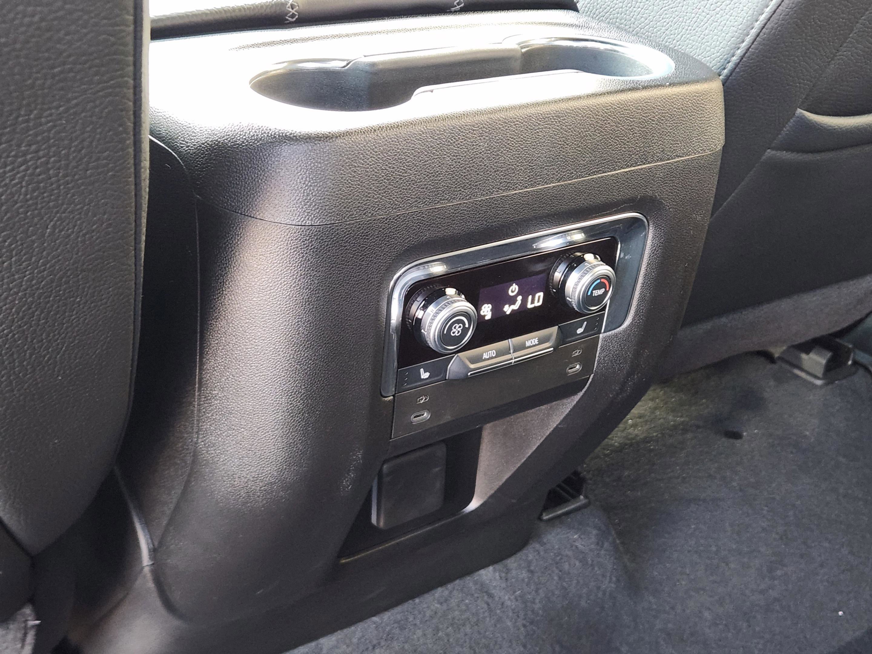 Used 2026 GMC Yukon Denali w/ Sun & Power Step Package AWD/4WD image 26