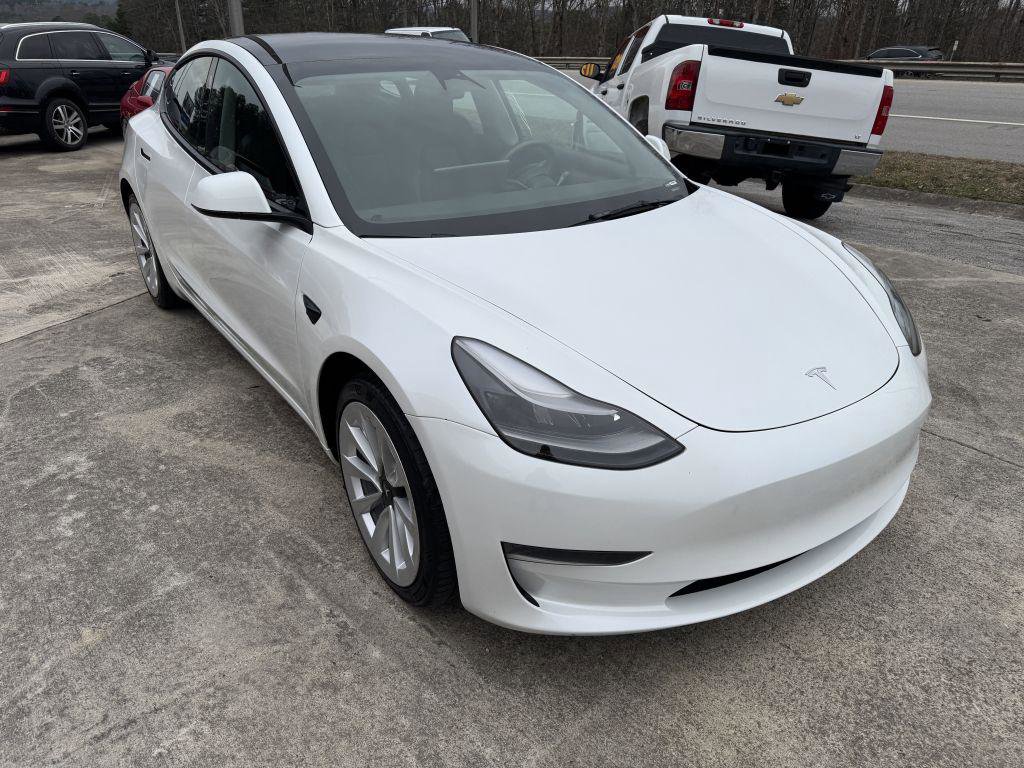 Used 2023 Tesla Model 3 Standard Range image 2