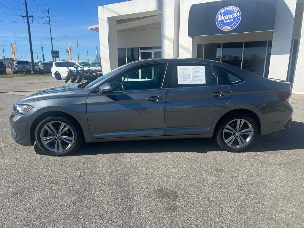 Used 2024 Volkswagen Jetta SE image 2