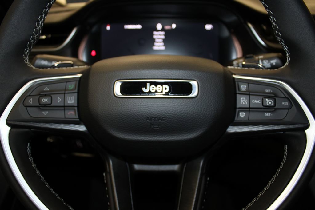 New 2025 Jeep Grand Cherokee Laredo w/ Luxury Tech Group I image 11