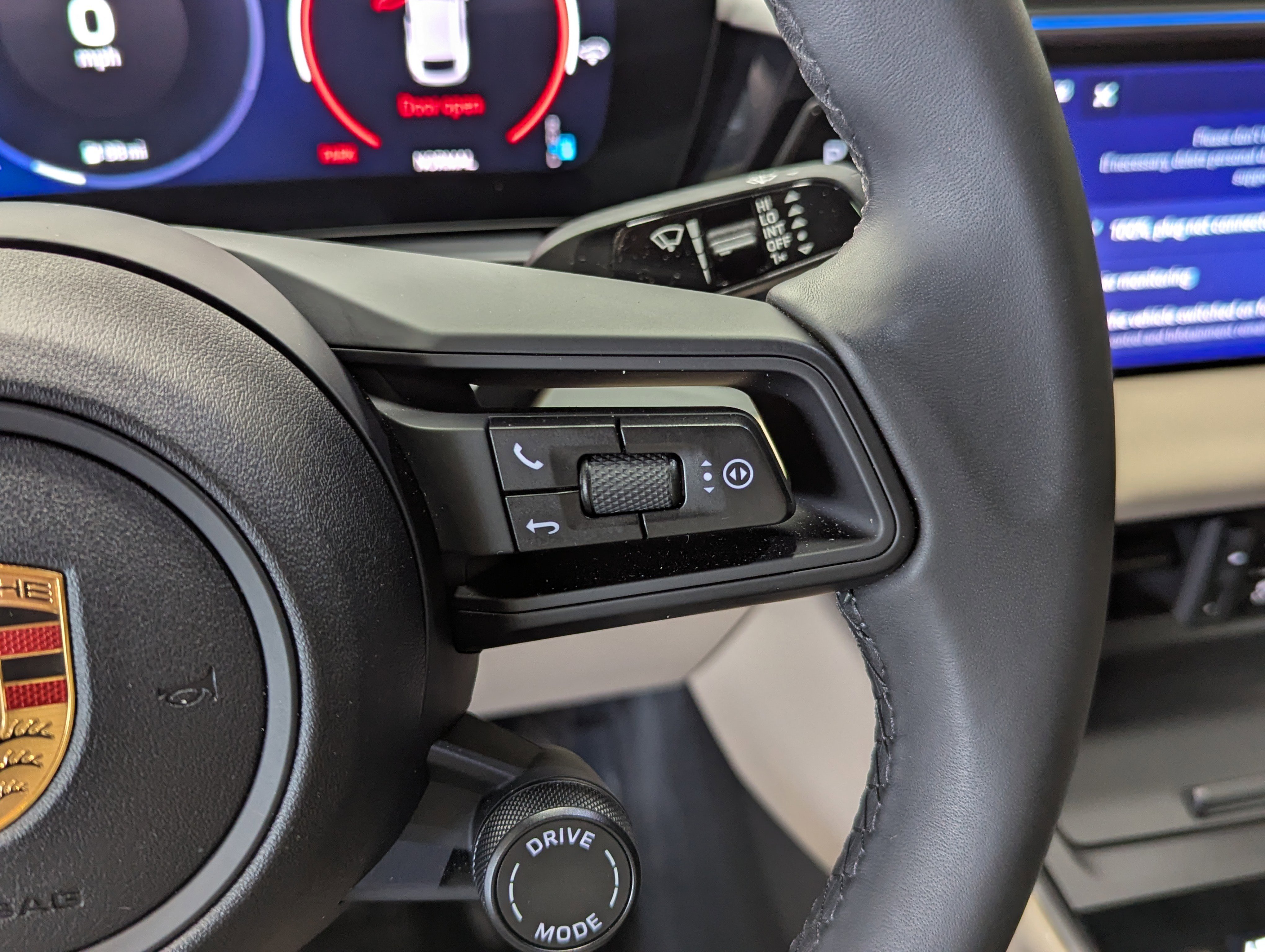 Certified 2025 Porsche Macan 4 Electric image 40