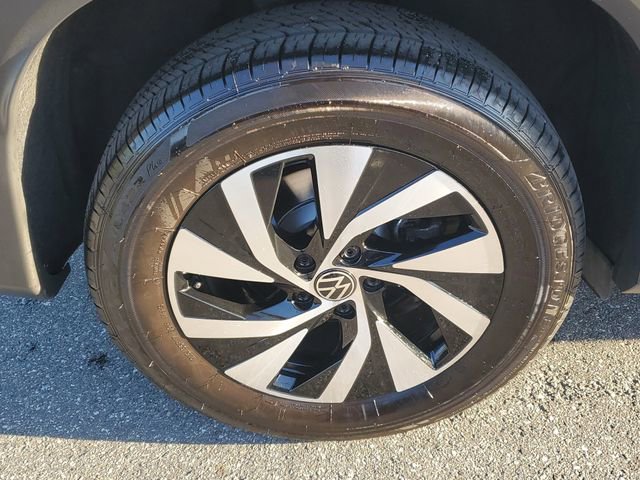 Certified 2025 Volkswagen Tiguan S image 5