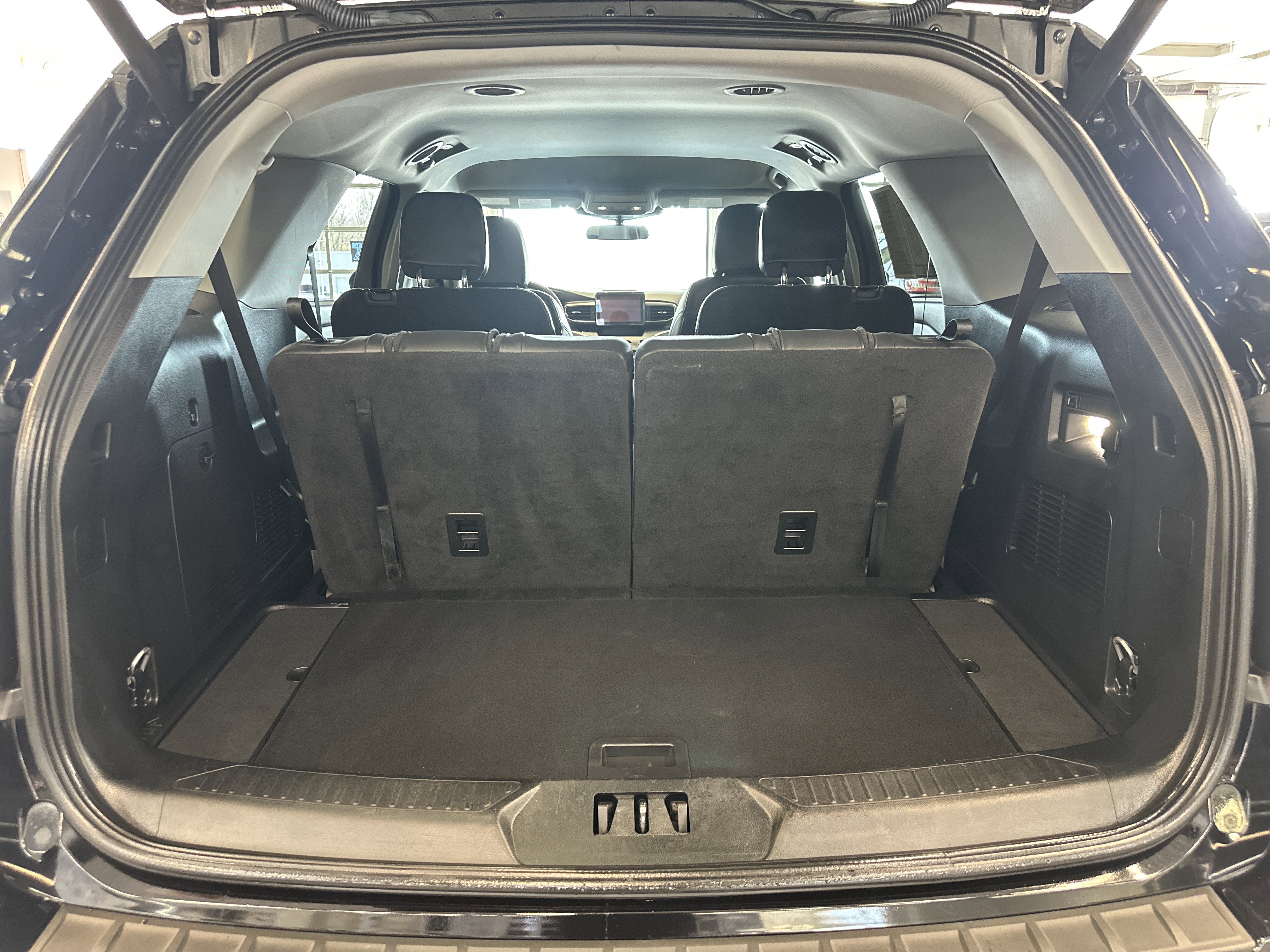 Used 2023 Ford Explorer XLT w/ Equipment Group 202A image 7