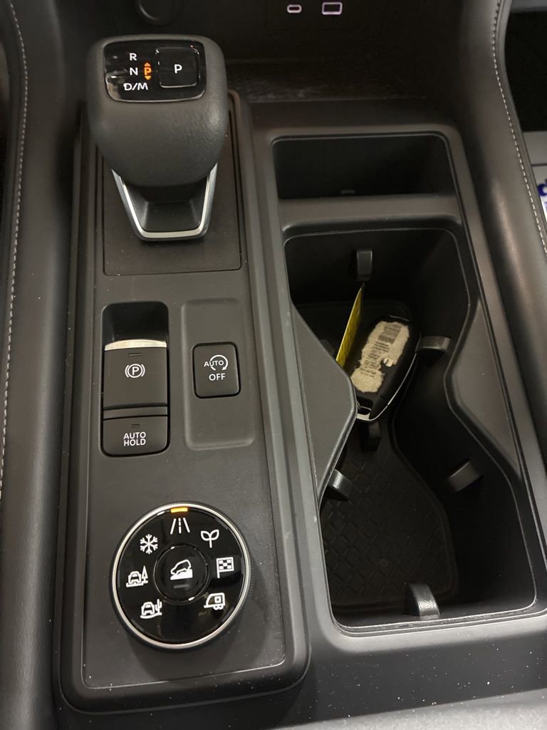 Used 2024 Nissan Pathfinder S image 16