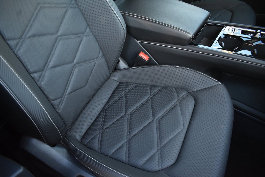 Used 2024 Volkswagen Atlas Cross Sport SE image 25