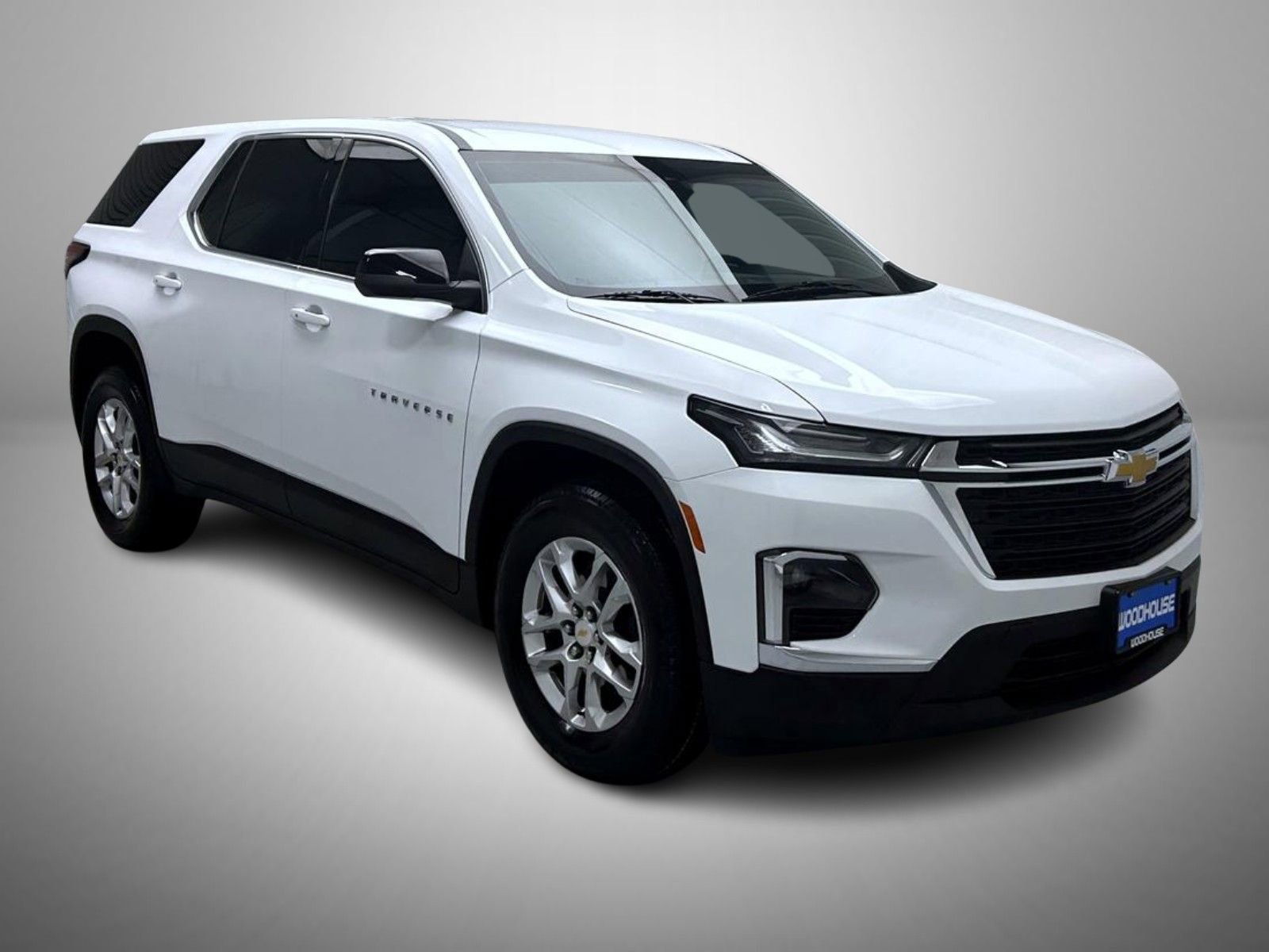 Used 2023 Chevrolet Traverse LS image 3