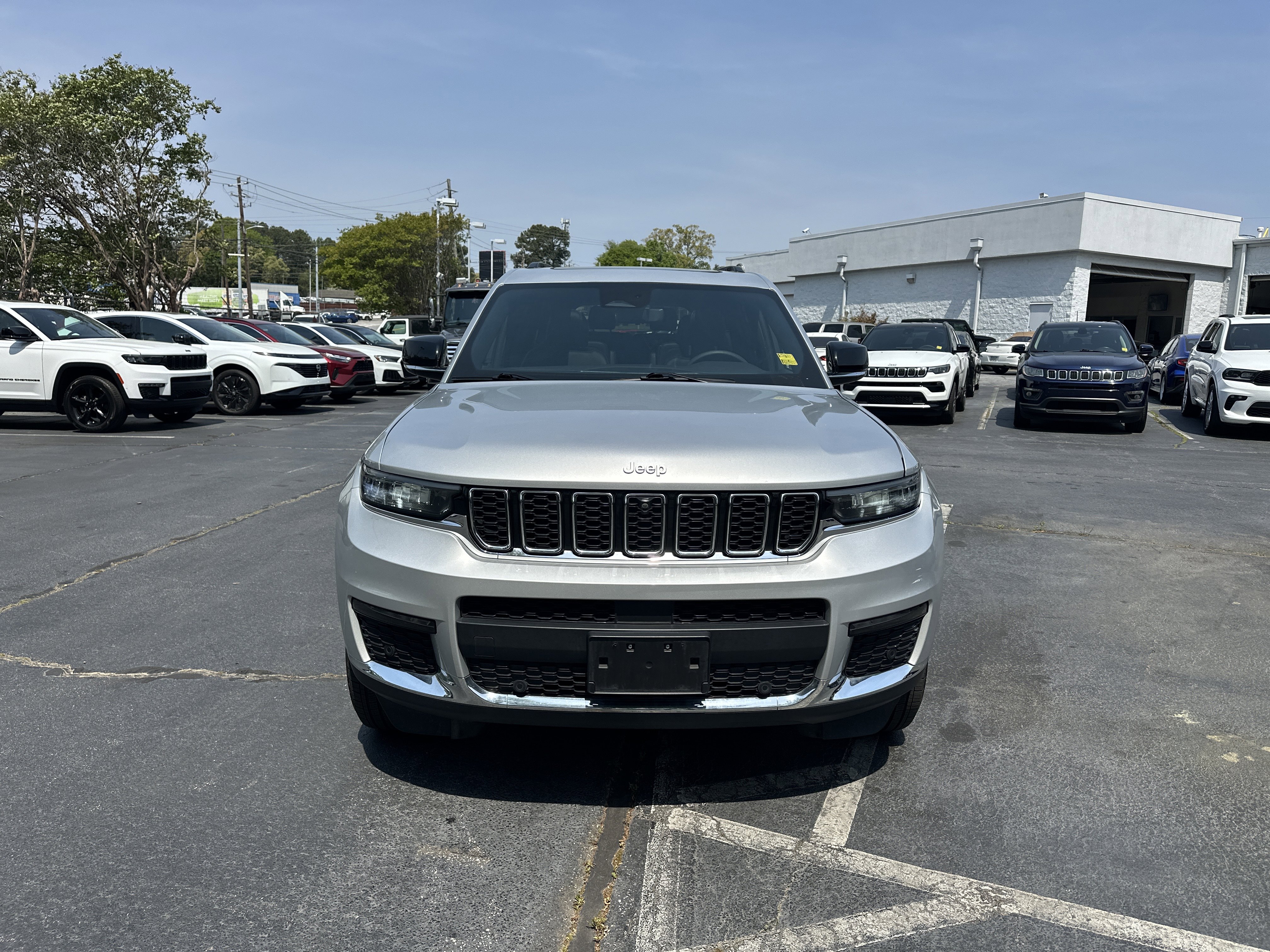 Used 2024 Jeep Grand Cherokee L Limited w/ Luxury Tech Group II image 4