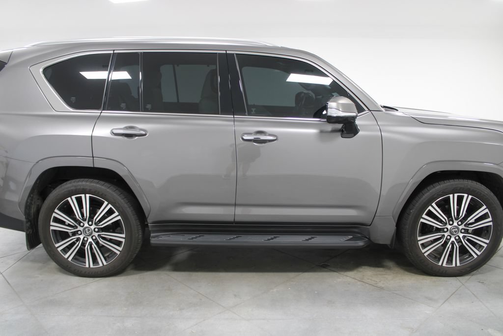 Used 2024 Lexus LX 600 4WD w/ Luxury Package image 11