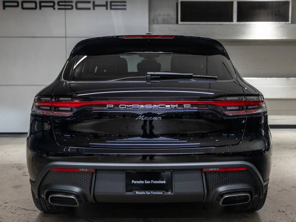 Certified 2026 Porsche Macan AWD/4WD image 7