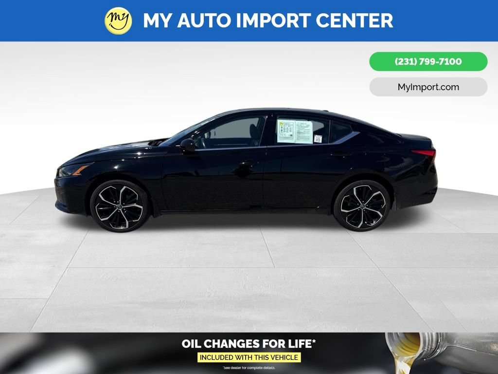 Used 2024 Nissan Altima 2.5 SR w/ SR Premium Package AWD/4WD image 4