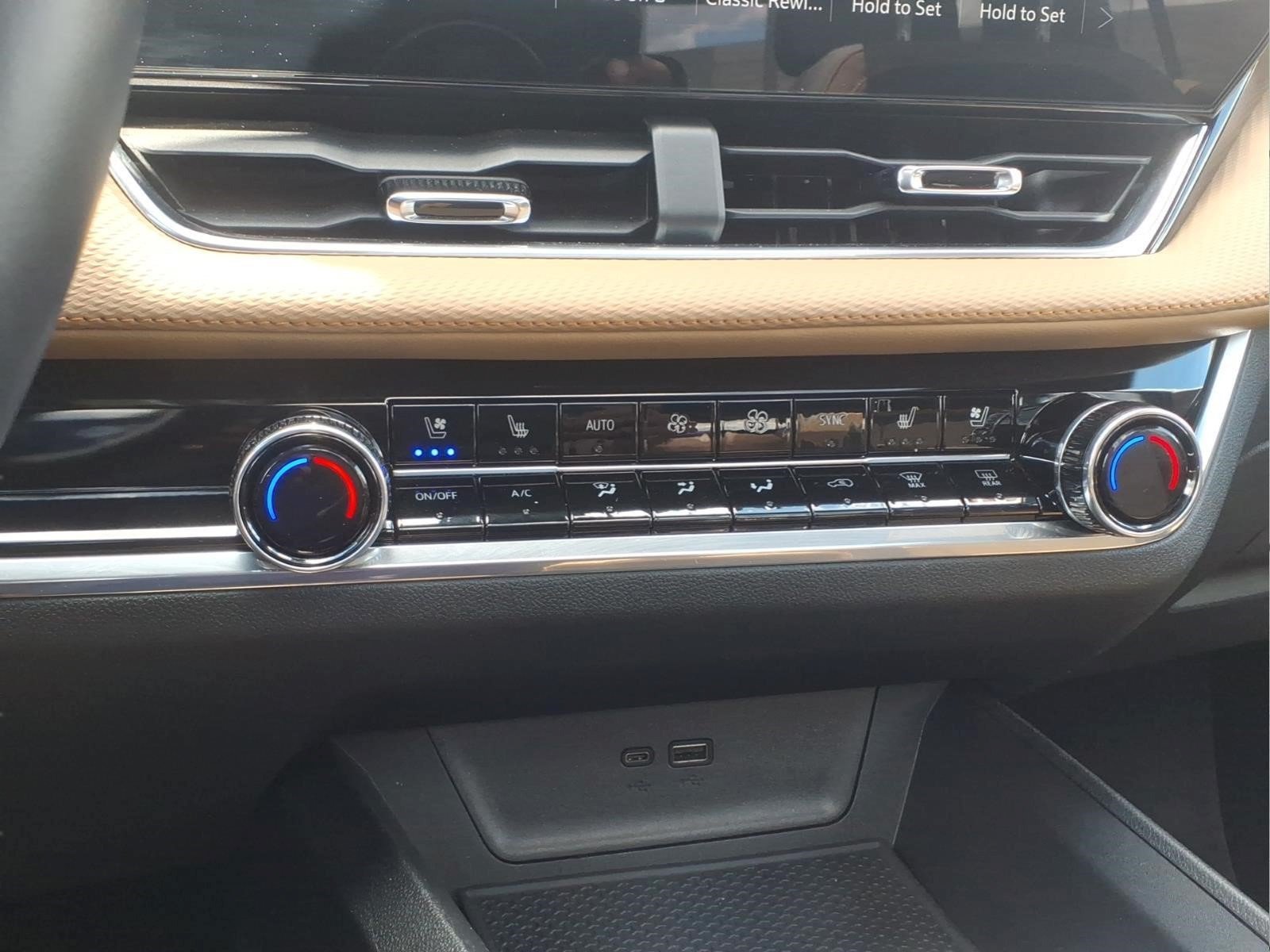 Used 2025 Chevrolet Equinox ACTIV w/ Safety and Technology Package AWD/4WD image 19
