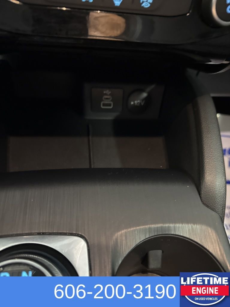 Used 2024 Ford Escape SE image 23