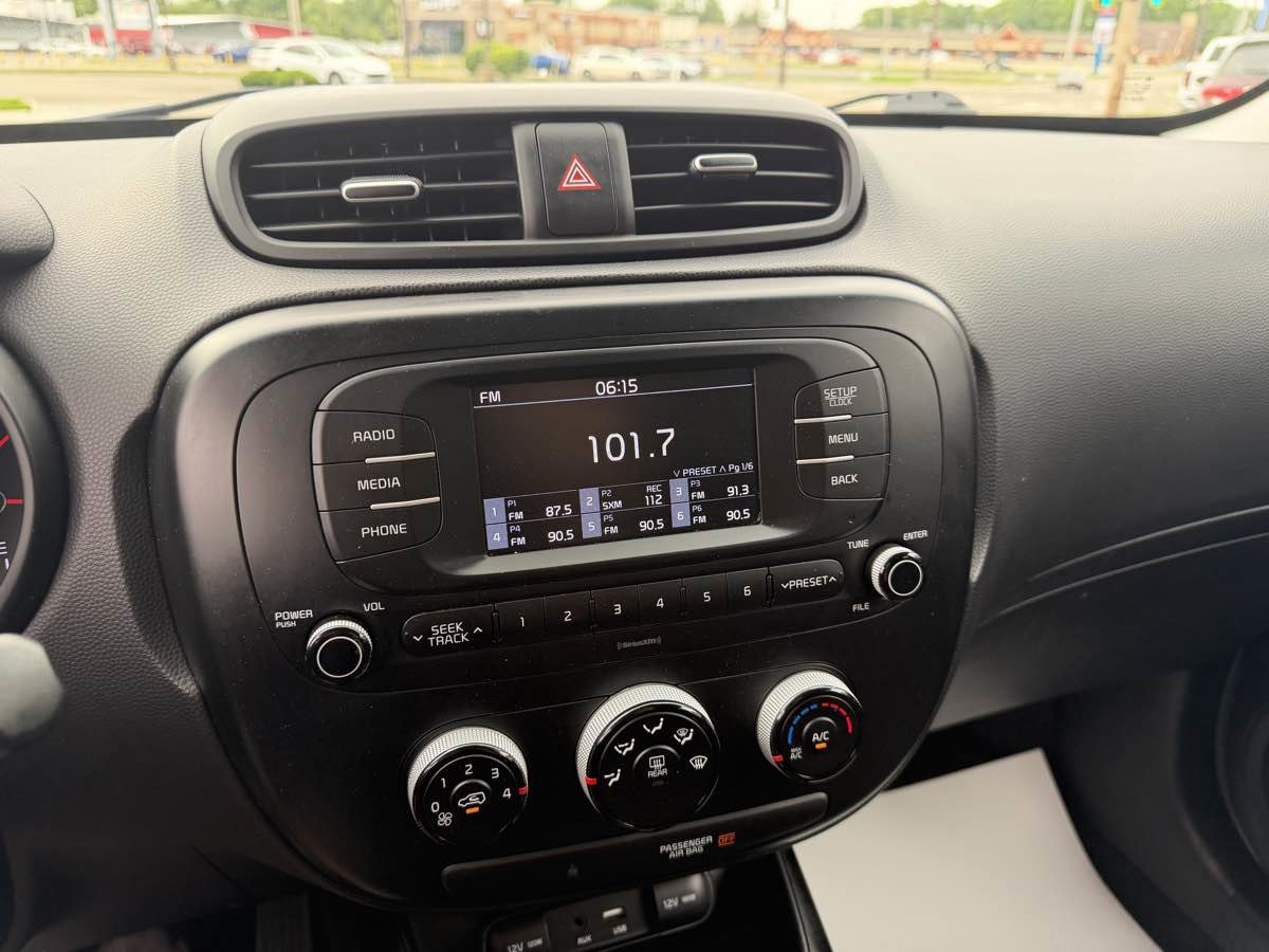 Used 2018 Kia Soul FWD image 23