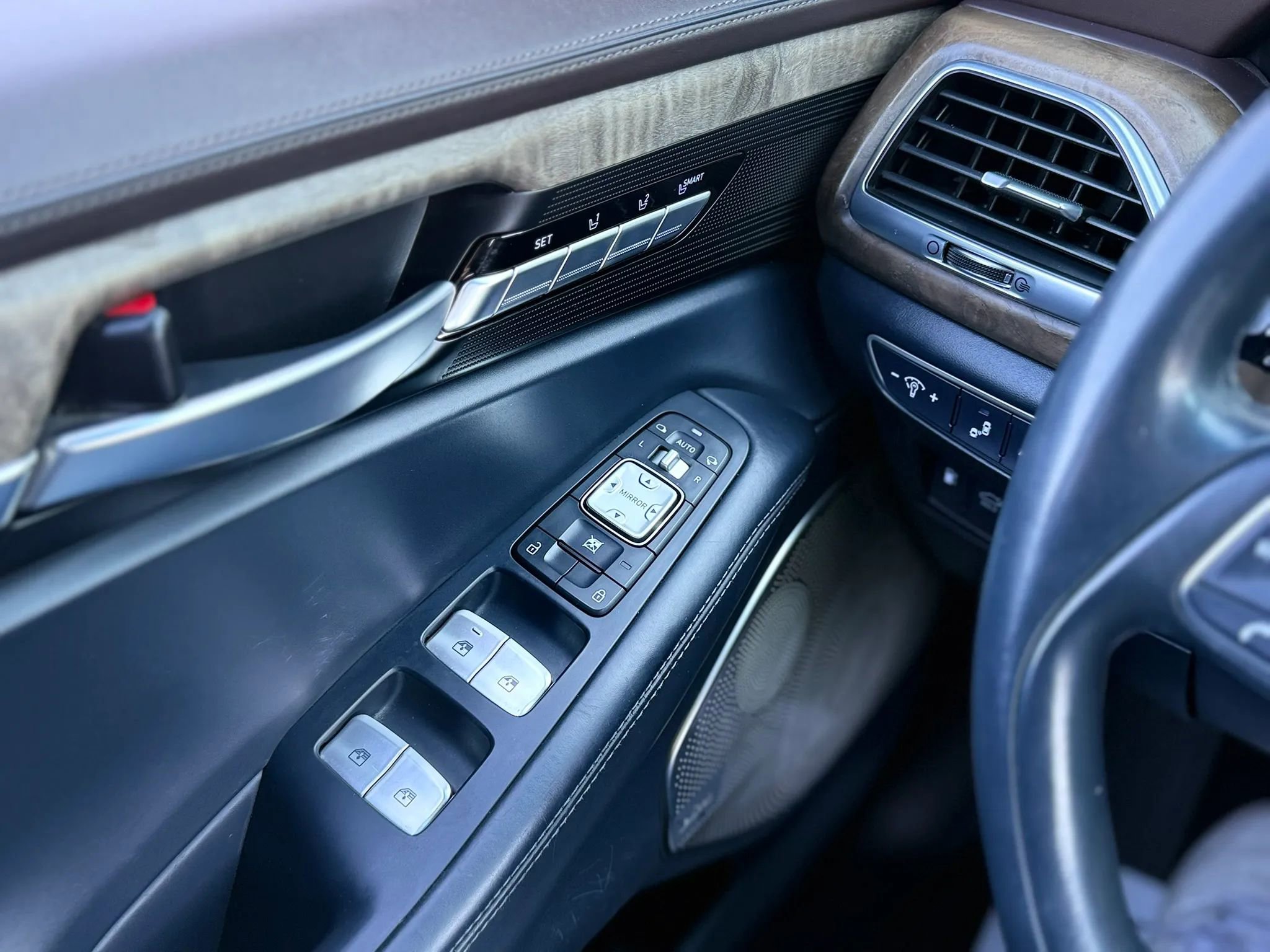 Used 2021 Genesis G90 5.0 Ultimate image 22