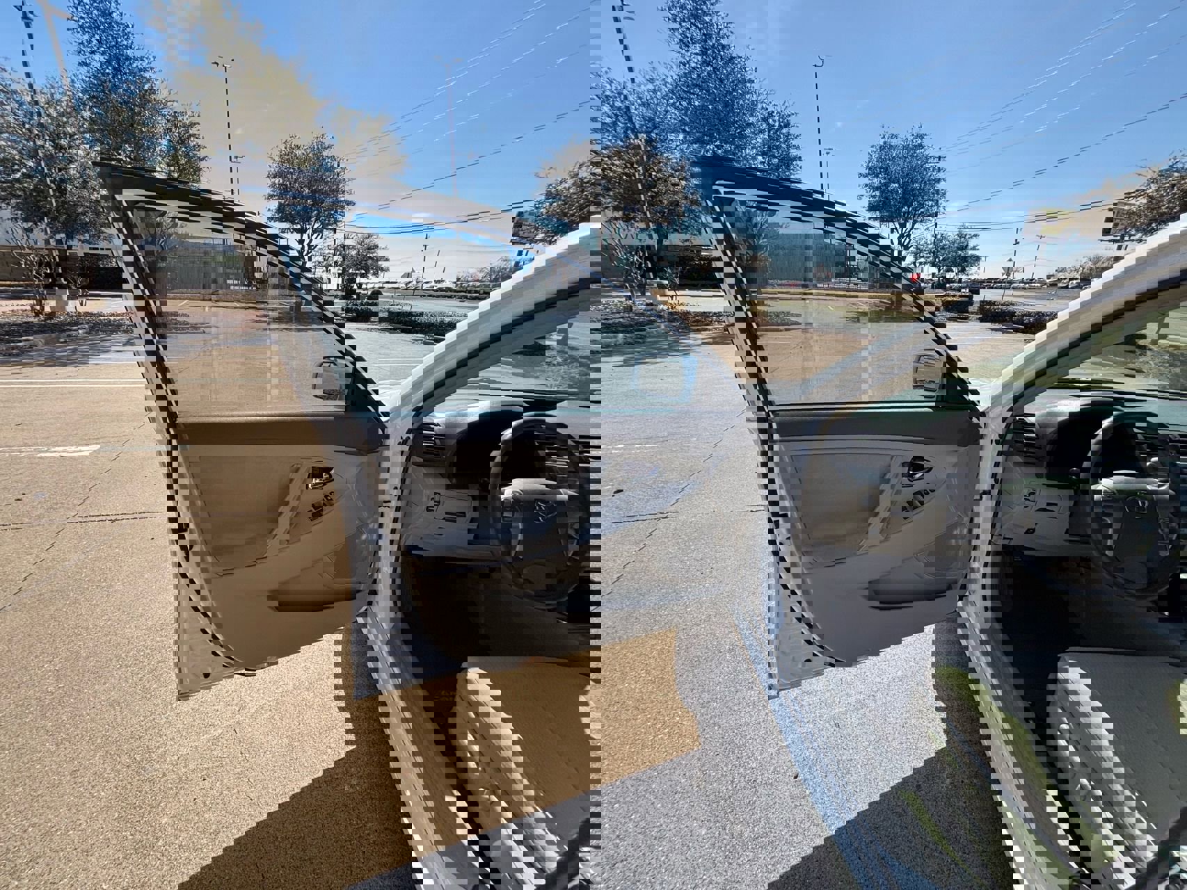 Used 2010 Toyota Camry LE image 11