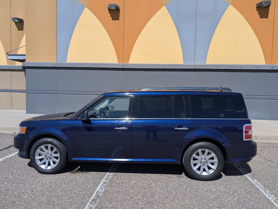 Used 2011 Ford Flex SEL w/ Rapid Spec Order Code image 2