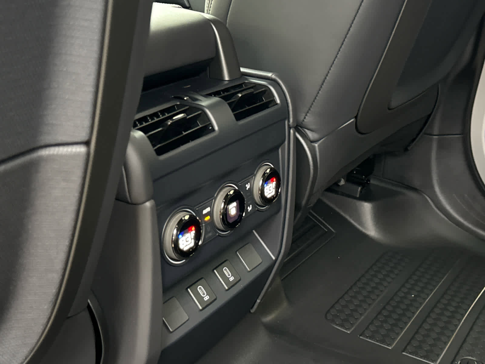 New 2026 Land Rover Defender 110 OCTA image 17