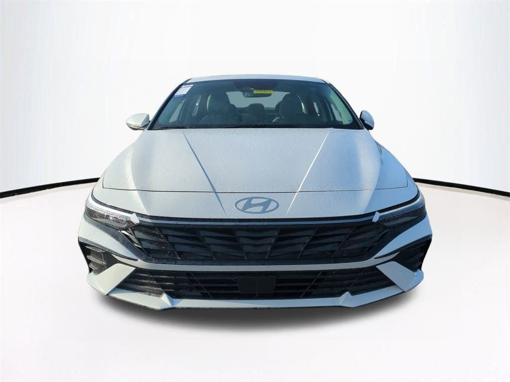 New 2026 Hyundai Elantra Limited image 3