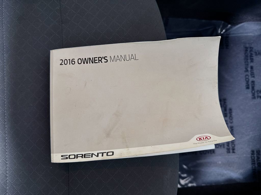 Used 2016 Kia Sorento LX w/ LX Convenience Package image 38