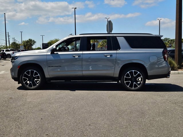Used 2023 Chevrolet Suburban RST w/ Sport Performance Package AWD/4WD image 9
