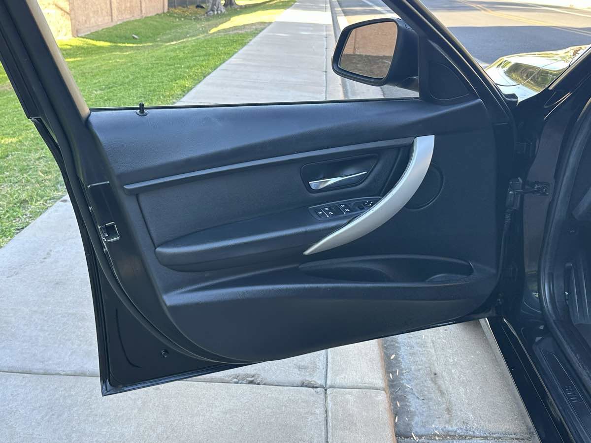 Used 2017 BMW 320i Sedan RWD image 38