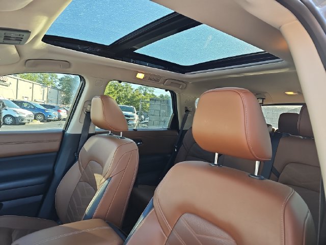 Used 2024 Nissan Pathfinder Platinum FWD image 18