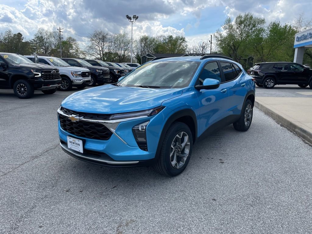 New 2026 Chevrolet Trax LT w/ Driver Confidence Package FWD image 3