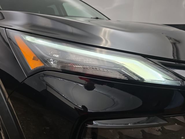 Used 2025 Nissan Rogue SV FWD image 14