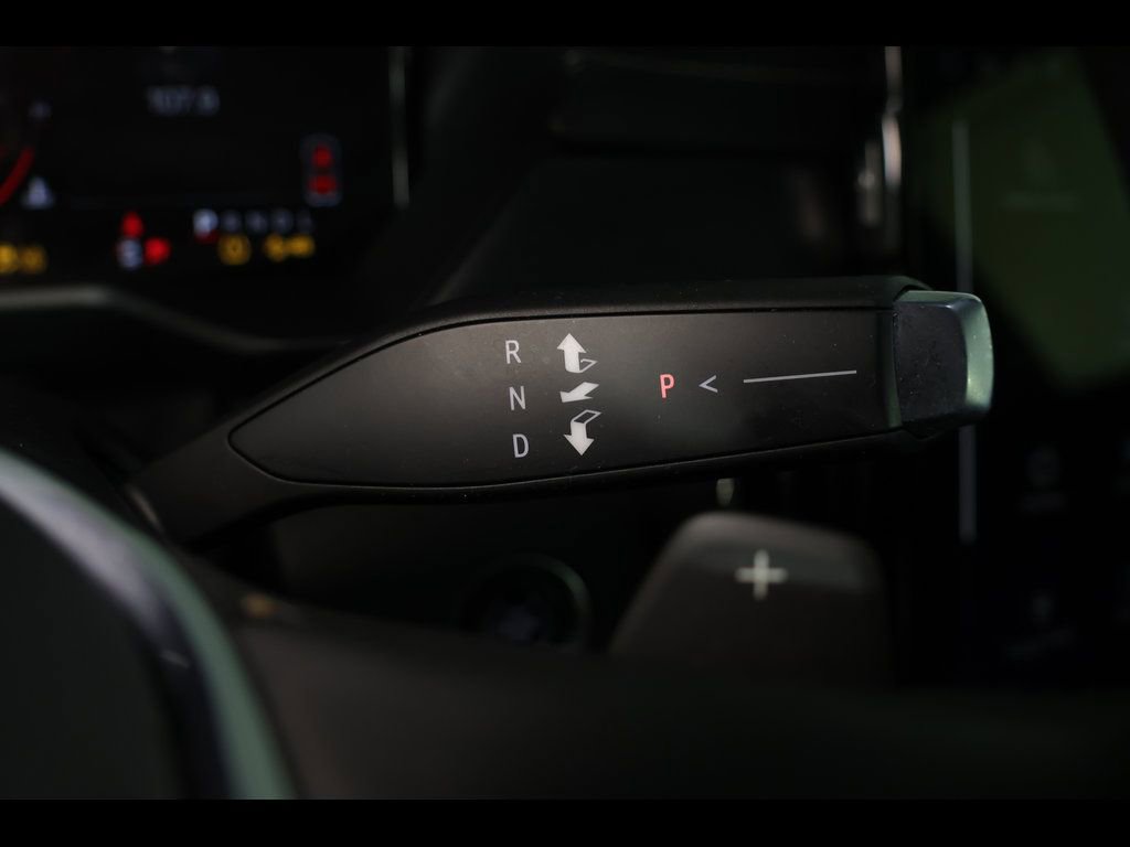 Used 2025 GMC Acadia Elevation image 30